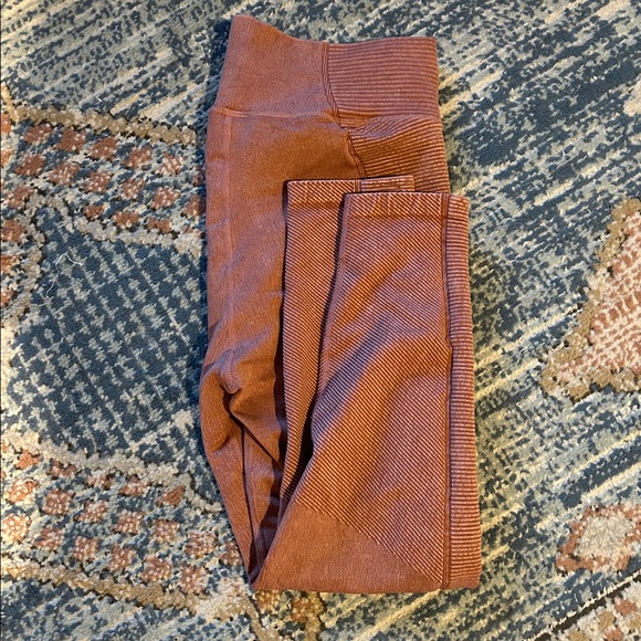 2 Pairs of XL leggings: bundle includes-Adidas and offline by aerie - Picture 7 of 10